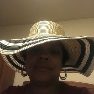 Meet your Posher, Phyllis